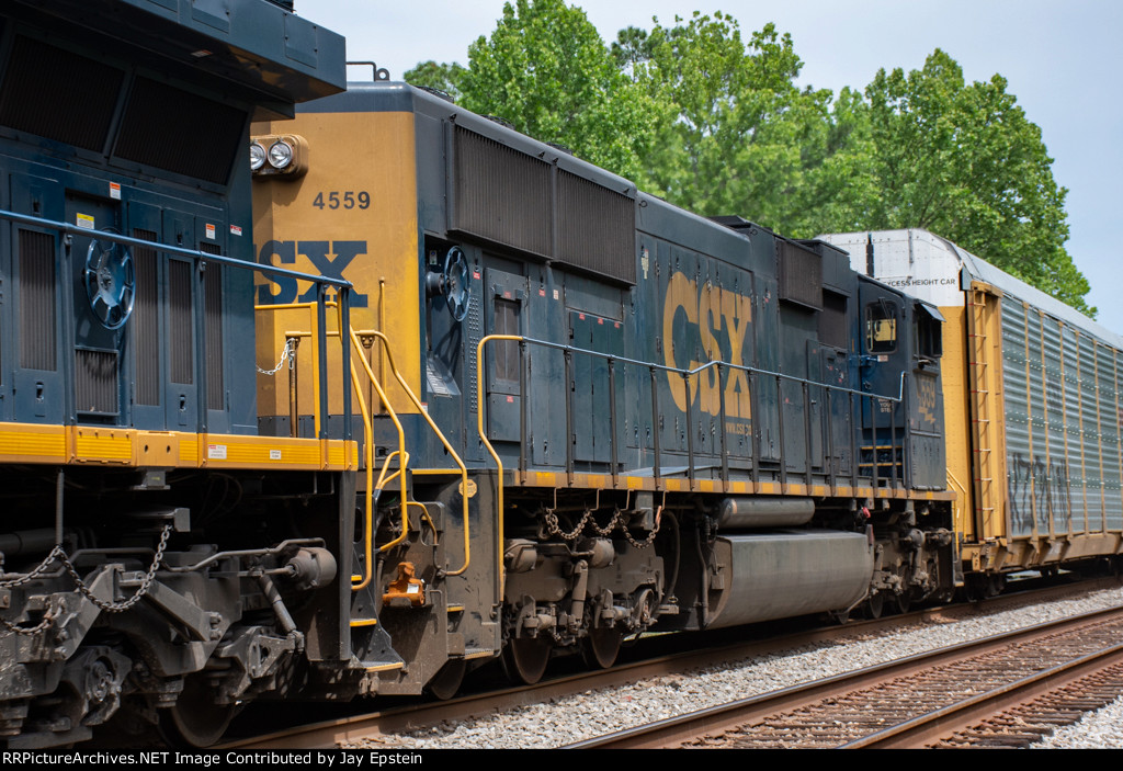 CSX 4559 trails on M209 (Walbridge, OH to Baldwin, FL autoracks)